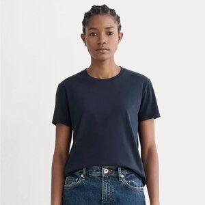 Everlane The Box Cut Tee in Essential Cotton in Navy, Size Small